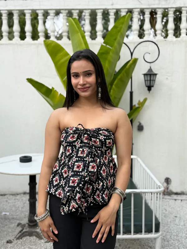 Eiara_Black_Mor_Pankh_Noodle_Strap_Top