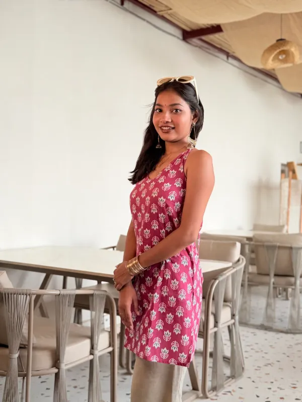 Naira_Pink_Traditional_Buti_Long_Kurti