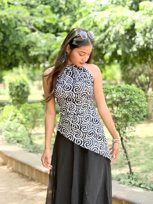 Laila_Black_White_Modern_Print_Asymmetric_Backless_Top