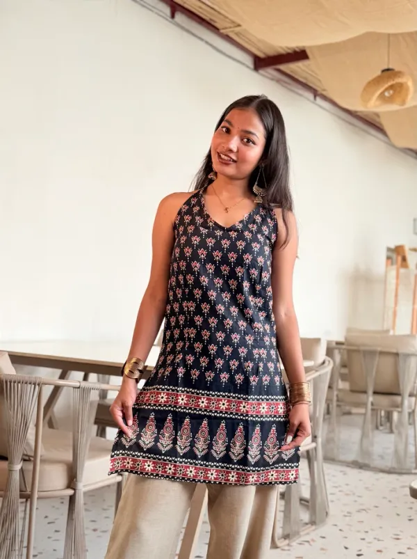 Naira_Black_Traditional_Buti_Long_Kurti
