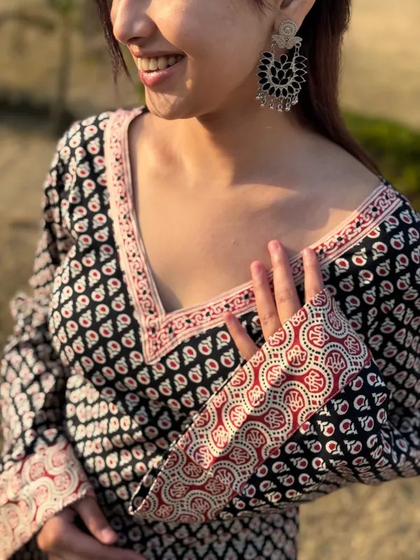 Noor_Black_Buti_Corset_Kurti