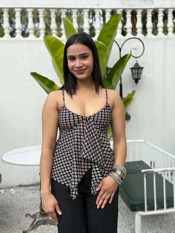 Eiara_Black_Buti_Noodle_Strap_Top