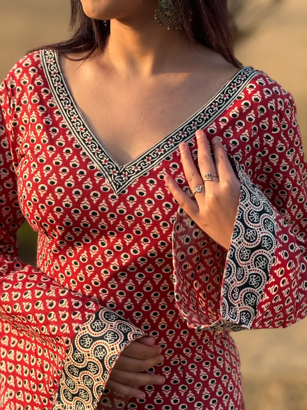 Noor_Red_Buti_Corset_Kurti