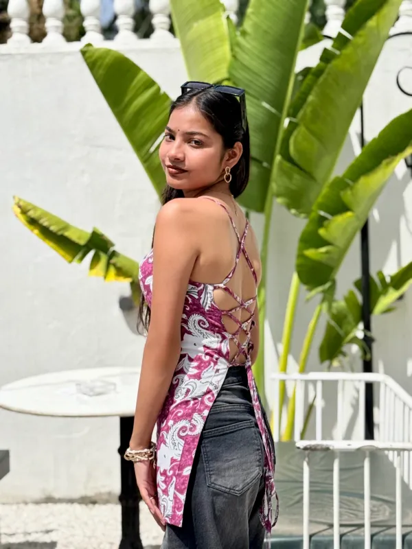 Ruhi_Rani_Pink_Abstract_Print_Strappy_Backless_Short_Kurti