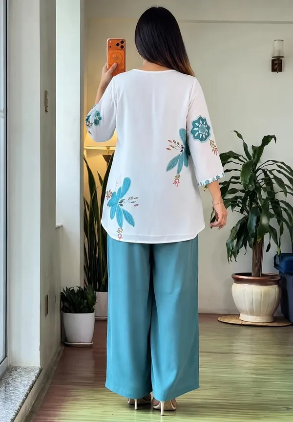 Elegant_White_Floral_Printed_V-Neck_Short_Kurta_/_Tunic