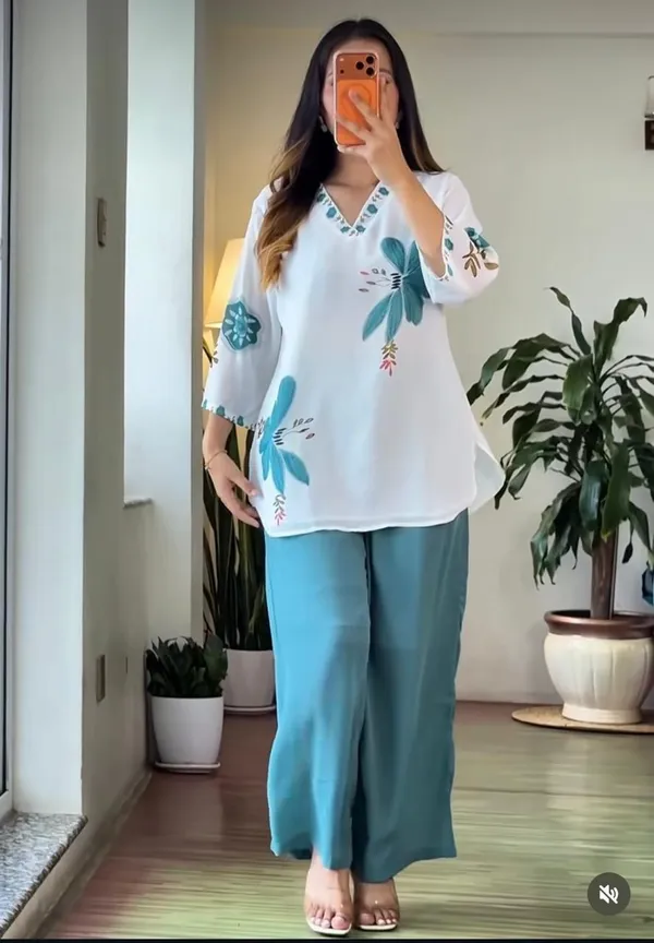 Elegant_White_Floral_Printed_V-Neck_Short_Kurta_/_Tunic