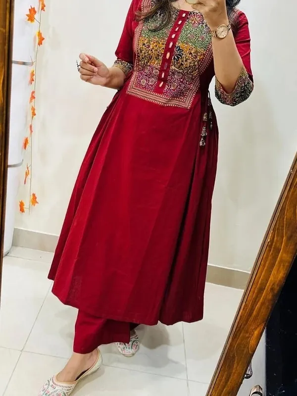 Women's_Deep_Red_Embroidered_Flared_Anarkali_Kurta