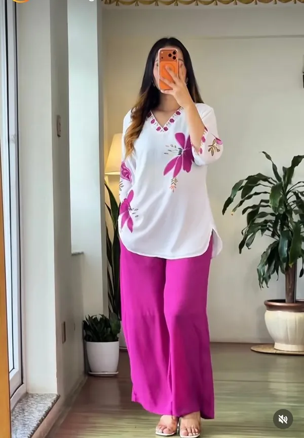 White_&_Magenta_Floral_Printed_V-Neck_Short_Kurti