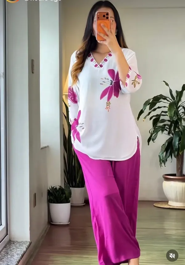 White_&_Magenta_Floral_Printed_V-Neck_Short_Kurti