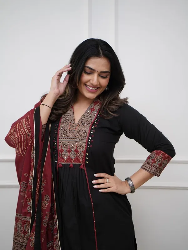 Women_Black_Ethnic_Printed_Anarkali_Kurta_Set_with_Printed_Dupatta