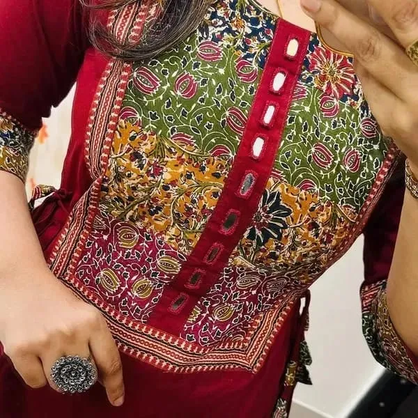 Women's_Deep_Red_Embroidered_Flared_Anarkali_Kurta