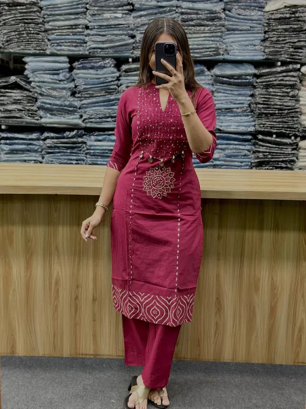 Women's_Magenta_Embroidered_Kurta_with_Pants_And_Dupatta_Set_3-Piece_Ethnic_Suit