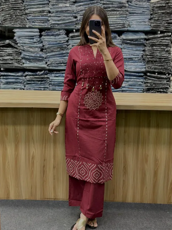 Women's_Maroon_Embroidered_Kurta_with_Pants_And_Dupatta_Set_3-Piece_Ethnic_Suit
