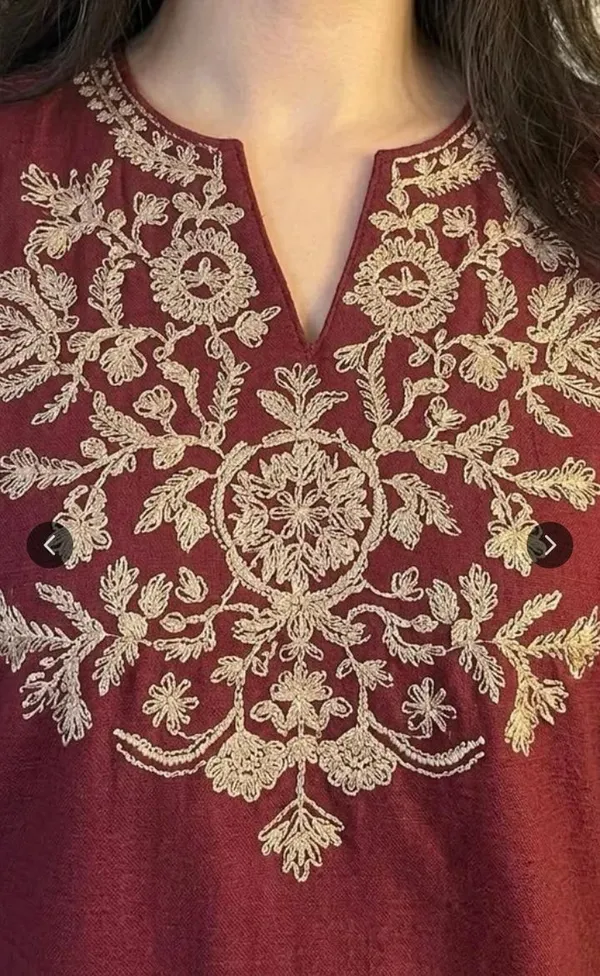 Women's_Maroon_Embroidered_Short_Kurta_with_Off-White_Pants_Set