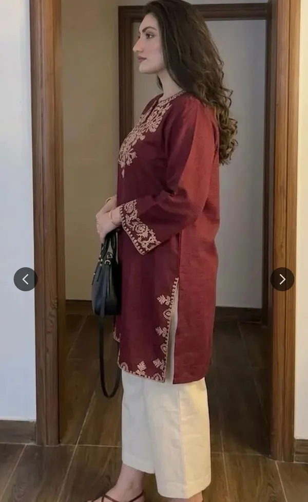 Women's_Maroon_Embroidered_Short_Kurta_with_Off-White_Pants_Set