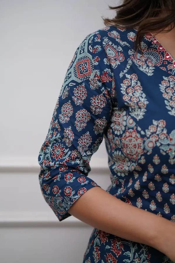 Women's_Navy_Blue_Mandala_Printed_Kurta_with_Pants_And_Dupatta_Set_3-Piece_Ethnic_Suit