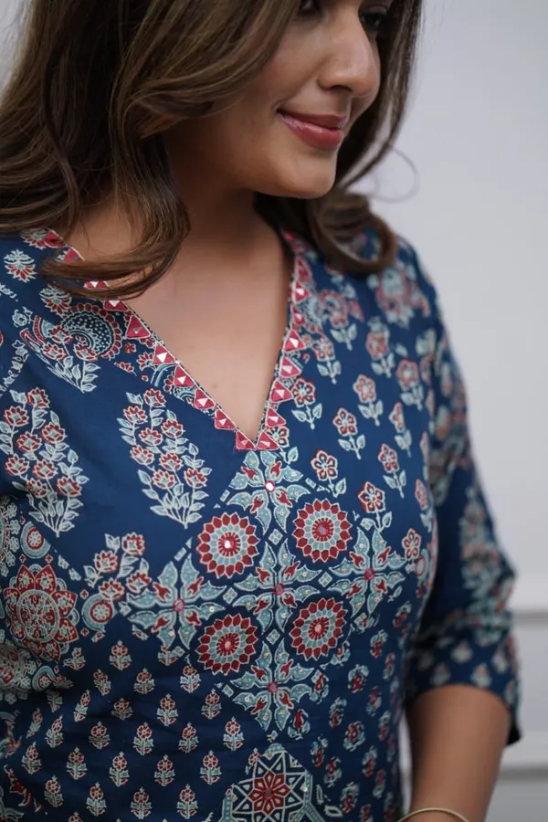 Women's_Navy_Blue_Mandala_Printed_Kurta_with_Pants_And_Dupatta_Set_3-Piece_Ethnic_Suit