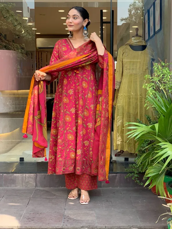 Women's_Pink_Floral_Printed_Kurta_with_Pants_And_Dupatta_Set_3-Piece_Ethnic_Suit