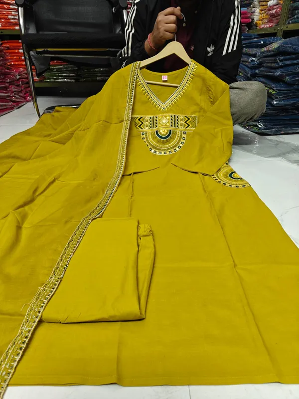 Women's_Royal_Green_Festive_Kurta_Set_with_Bordered_Dupatta