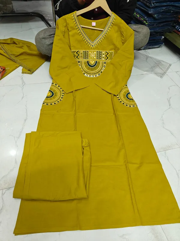 Women's_Royal_Green_Festive_Kurta_Set_with_Bordered_Dupatta