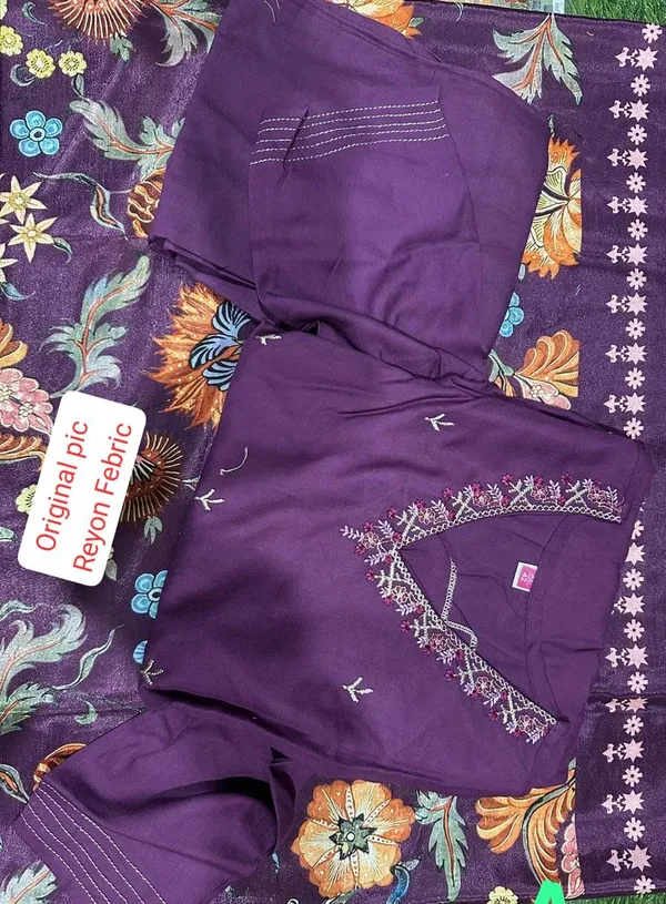 Women's_Royal_Purple_V-Neck_Kurta_Set_with_Floral_Print_Stole