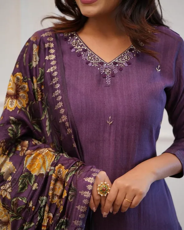 Women's_Royal_Purple_V-Neck_Kurta_Set_with_Floral_Print_Stole