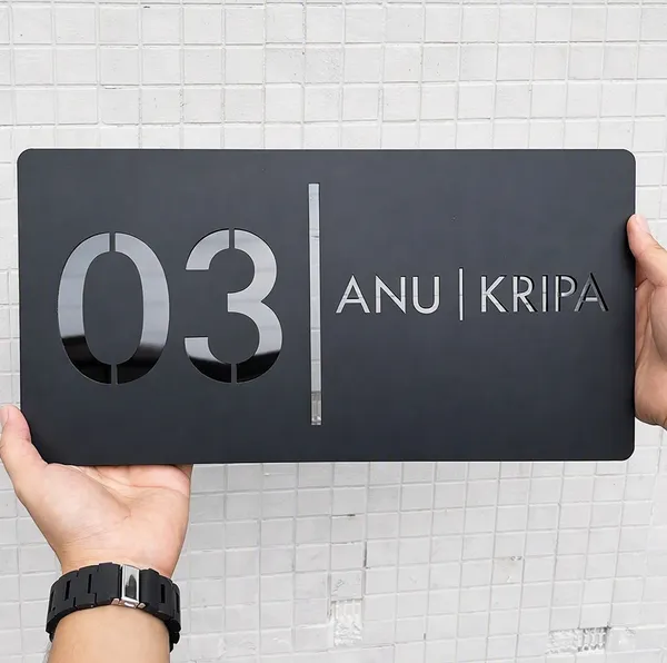 Black_Modern_House_Name_Plate