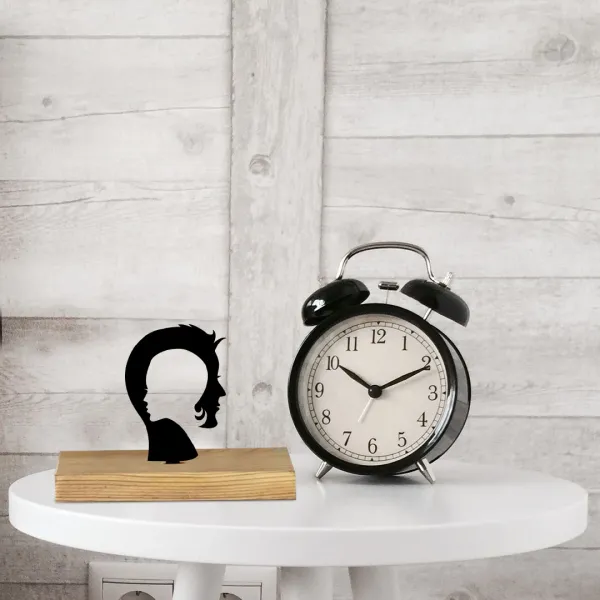 Modern_Art_Women_Face_Table_Top_Metal_Art_Lasercut_Office_Art