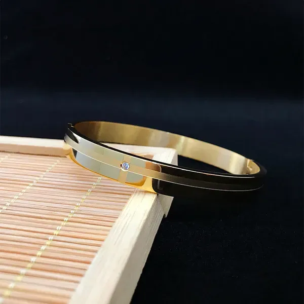 Rose_Gold_Stainless_Steel_Adjustable_Bracelet_For_Women