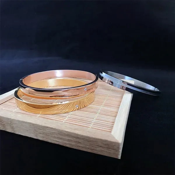 Rose_Gold_Stainless_Steel_Adjustable_Bracelet_For_Women