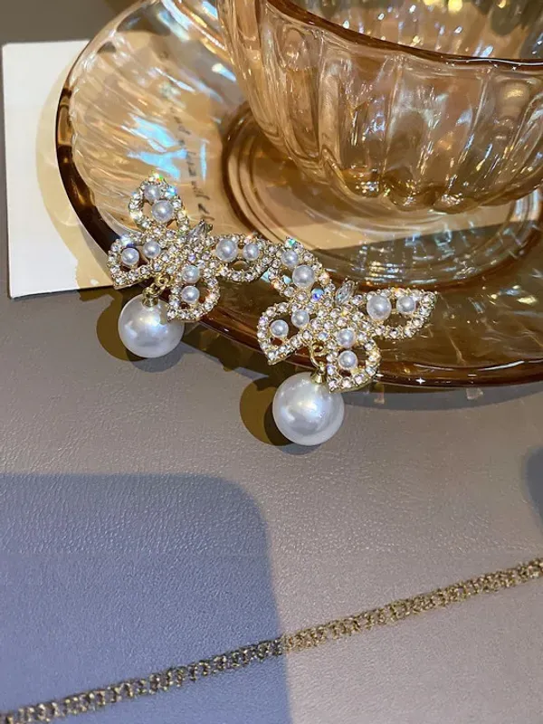 Gold_Metal_Butterfly_Crystal_Pearl_Drop_Earrings_For_Women