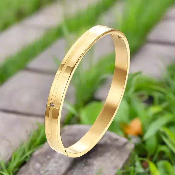 Golden_Stainless_Steel_Bracelet_For_Women