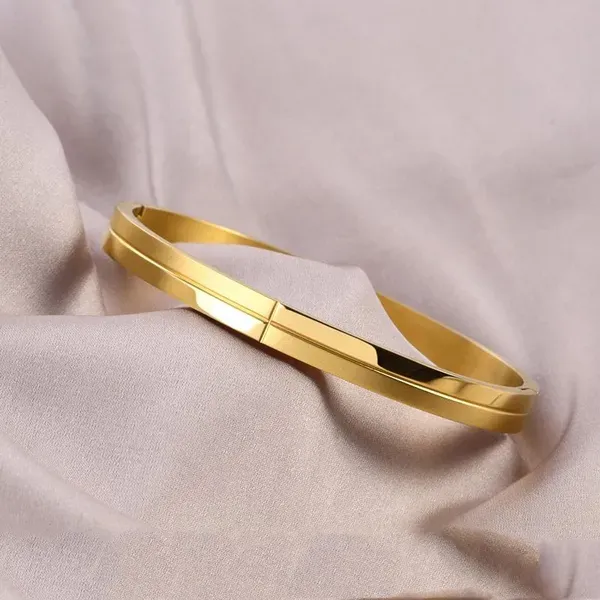 Golden_Stainless_Steel_Adjustable_Bracelet_For_Women