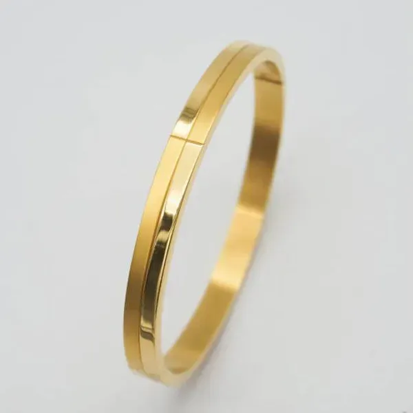 Golden_Stainless_Steel_Adjustable_Bracelet_For_Women