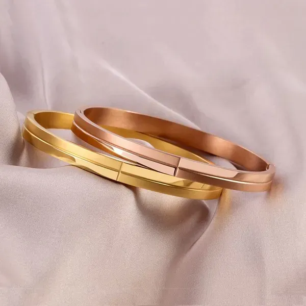 Golden_Stainless_Steel_Adjustable_Bracelet_For_Women