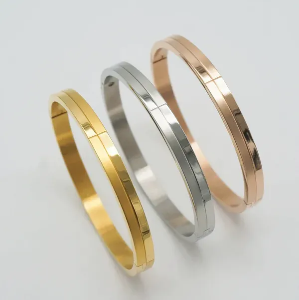 Golden_Stainless_Steel_Adjustable_Bracelet_For_Women