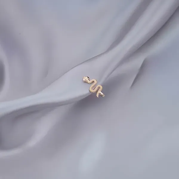 Gold_Tone_Metal_Snake_Style_Non_Piercing_Nose_Pin_For_Women