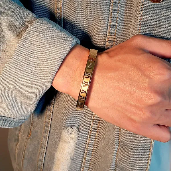 Golden_Stainless_Steel_Adjustable_Bracelet_For_Women