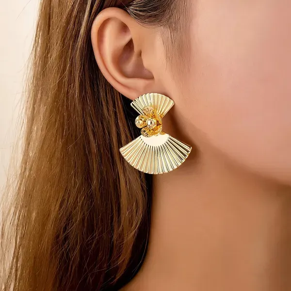 Gold_Plated_Metal_Fan_Shaped_Stud_Earrings_For_Women