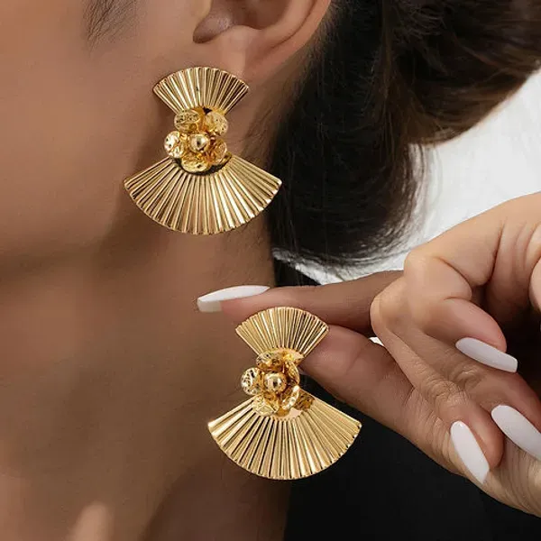 Gold_Plated_Metal_Fan_Shaped_Stud_Earrings_For_Women