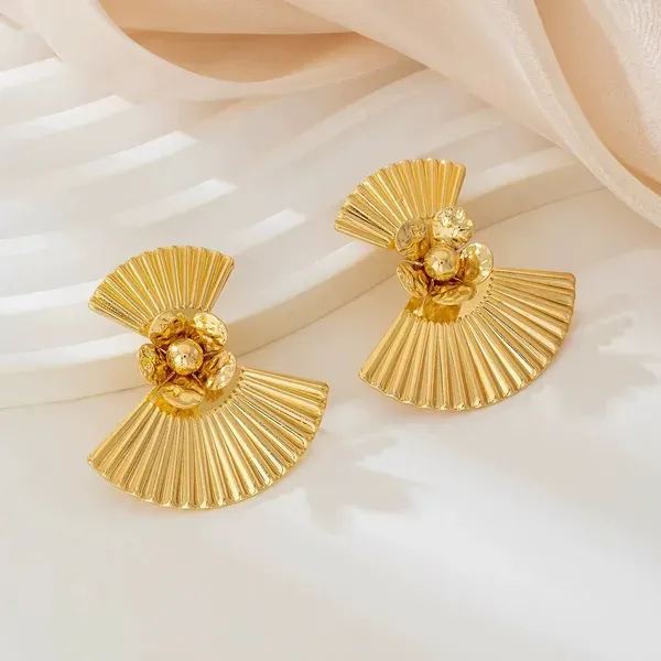 Gold_Plated_Metal_Fan_Shaped_Stud_Earrings_For_Women