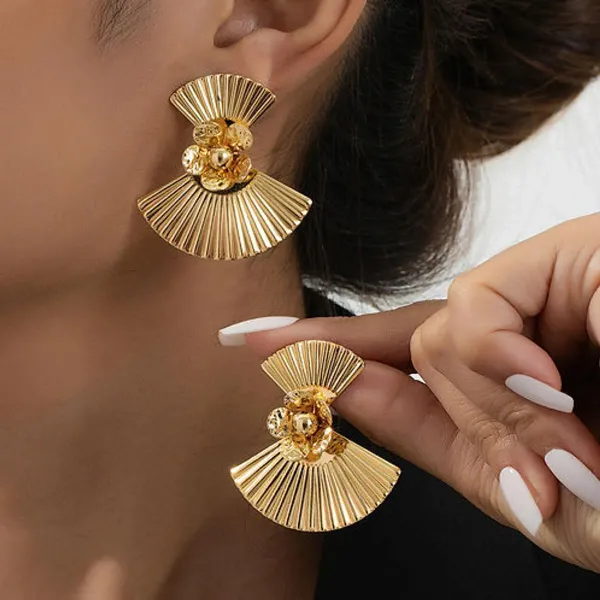 Gold_Plated_Metal_Fan_Shaped_Stud_Earrings_For_Women