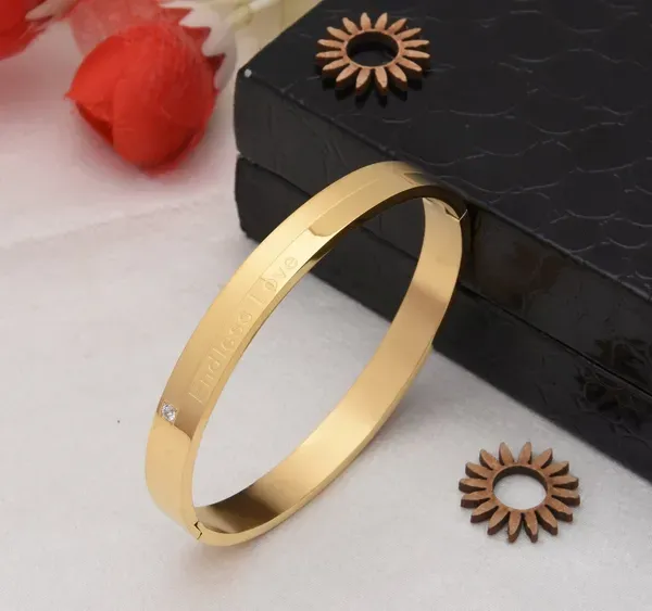 Golden_Stainless_Steel_Bracelet_For_Men