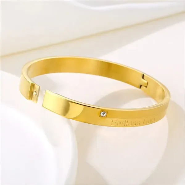 Golden_Stainless_Steel_Bracelet_For_Men