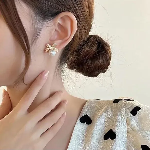 Crystal_Pearl_Bow_Stud_Earrings_For_Women