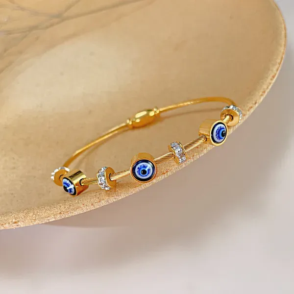 Golden_Stainless_Steel_Adjustable_Bracelet_For_Women