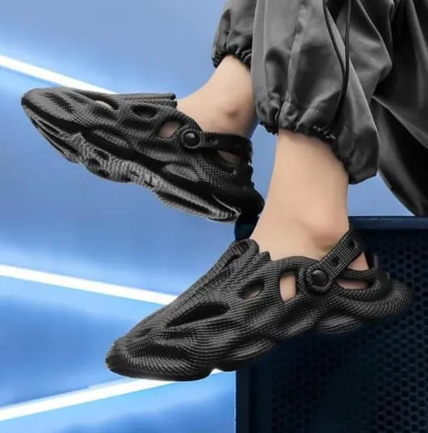 Men_Classic_Clogs_With_Adjustable_Back_Strap