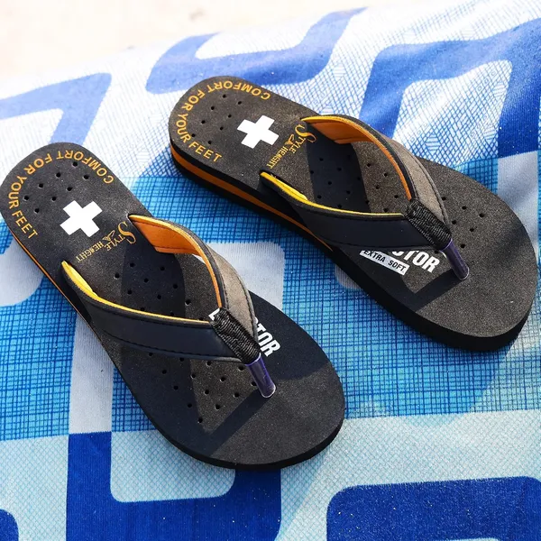 Black_Rubber_Slippers_For_Women