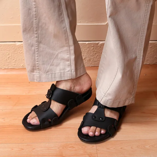 Black_Synthetic_Leather_Sandals_For_Men