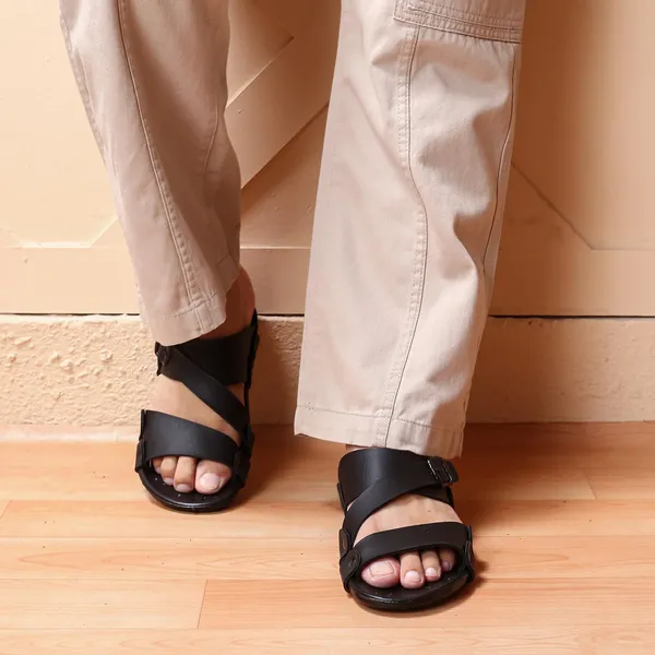 Men_Leather_Cross_Strap_Sandals